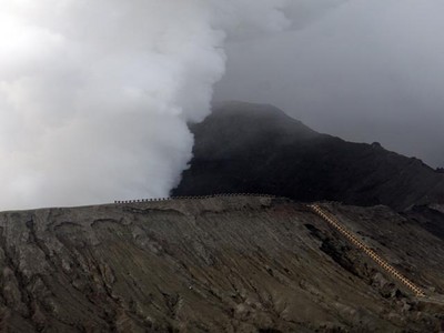 Eksotisme Bromo di Balik Status Awas