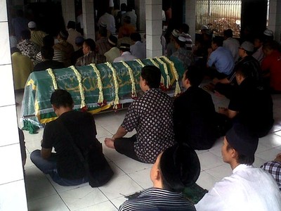 Jenazah Ida Kusumah Disalatkan