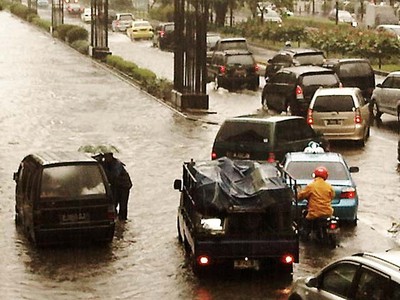 HR Rasuna Said Banjir Selutut