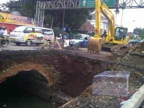 Amblasnya Jalan Pajajaran Diduga Akibat Konstruksi Rapuh