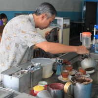 Nikmatnya Teh Susu Berusia 3 Generasi di Siantar