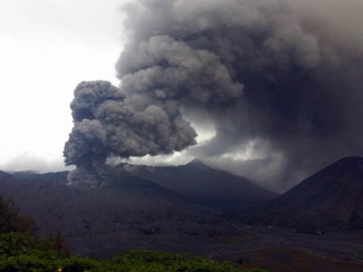 Gunung Bromo Batuk Lagi