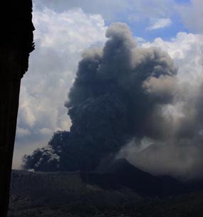 Dampak Abu Bromo, Jarak Pandang di Lanud Abd Saleh 3 Km