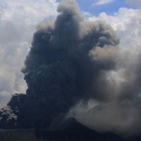 Dampak Abu Bromo, Jarak Pandang di Lanud Abd Saleh 3 Km