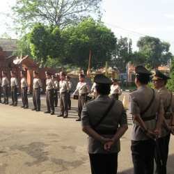 Kalau Ketemu Polisi Gadungan, Teriaki Maling!