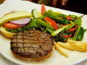 Burger Lezat Belum Tentu Halal