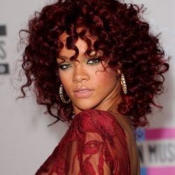 Rihanna Bosan Bicarakan Soal Chris Brown