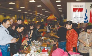 Batik Indonesia Semarakkan Bazar Natal di Athena