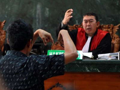 Sidang Kasus Anak Kecil Terjepit Eskalator  