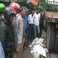 Mahasiswi Unair Tewas Terlindas Truk 