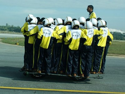 Rekor Menaiki Motor