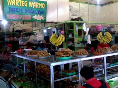 Warteg Warmo Menolak Dikenai Pajak