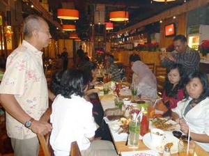 Makan Ribs Bareng Pak Bondan Kenyang Plus Tambah Ilmu