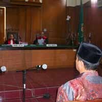 Bupati Jember MZA Djalal Diputus Bebas, Ratusan Pendukung Histeris