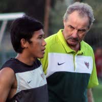 Riedl Waspada karena Laos Sudah Beda