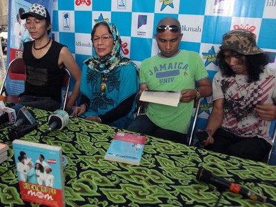 Bunda Iffet Rilis Buku Rock n Roll Mom