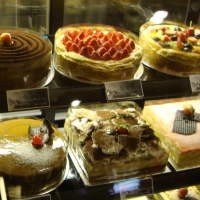 Asiknya Nongkrong di Cake Shop
