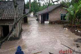 Banjir Lahar Dingin Rendam 4 Rumah