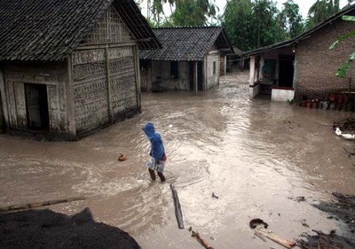 Banjir Lahar Dingin Rendam 4 Rumah