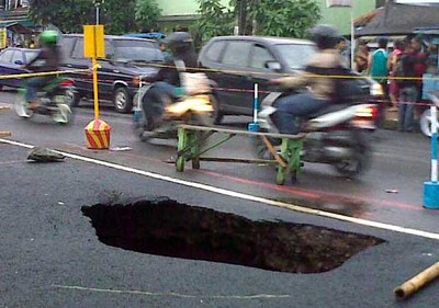 Jalan Pajajaran Bandung Kembali Amblas