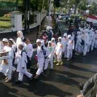 Lima Ribu Bocah Bersolawat pada Pawai 1 Muharam
