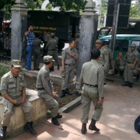 Aparat Gabungan Jaga Ketat Kawasan Alun-alun Bandung