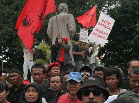 Warga PDIP Yogya Demo Dukung Penetapan Gubernur