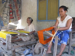 Wanita Donggala dan Buya Sabe