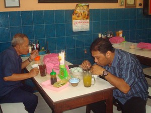 Soto Pak Denuh,Kuliner andalan Kota Kretek Kudus 