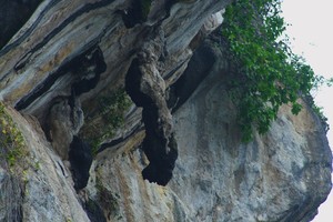Fenomena Alam Batu Gantung