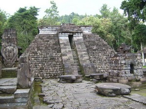 Candi Sukuh = Candi Kamasutra?
