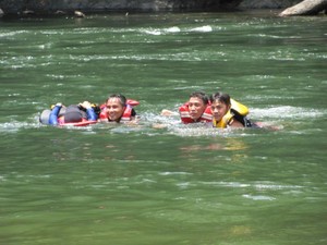 Ketagihan Body Rafting di Jeram Embaloh
