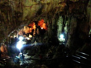 Main Gong di Goa Gong, Pacitan