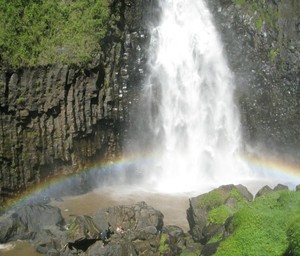 Air Terjun Takapala, Saat Air Terjun Bersahabat Dengan Pelangi