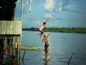 Menyusuri Sungai, Menikmati Surga Kecil Yang Jatuh Ke Bumi