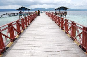 Ada Keceriaan di Dermaga Aeborek