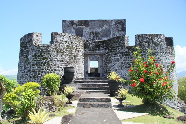 Benteng Tolukko: Peninggalan Sejarah Portugis dengan Pemandangan Laut Ternate yang Indah
