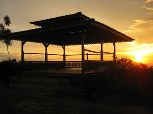 Romansa di Puncak Rindu Alam
