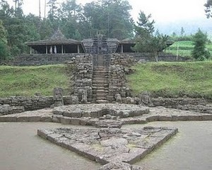 Menjelajah Keunikan Candi Cetho Karanganyar