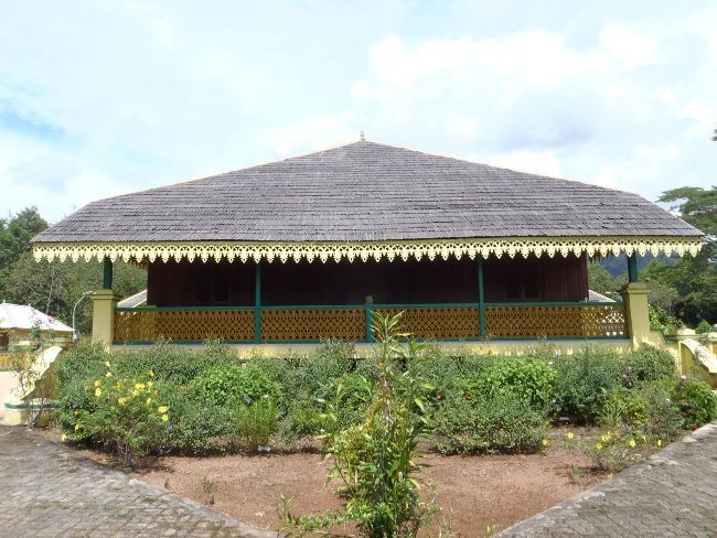 Replika Istana Damnah