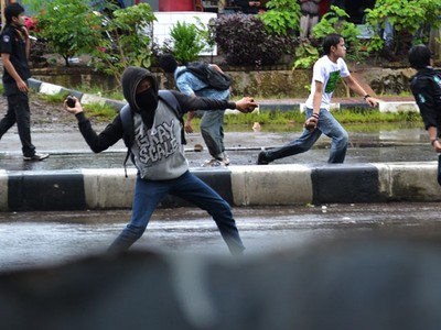 Bentrok di Hari Korupsi