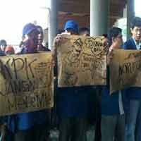 BEM Suramadu Berunjuk Rasa Kecam Korupsi