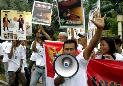 Demo Warnai Peringatan Hari Anti Korupsi
