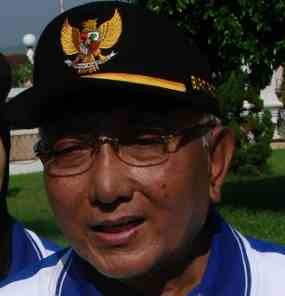 Warga Pacitan Kibarkan Bendera Setengah Tiang