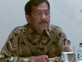 Tanri Abeng: Telkom Tak Harus Mayoritas di Konsolidasi Flexi-Esia