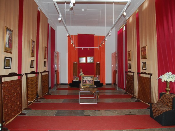 Melihat Koleksi Museum Batik Pekalongan