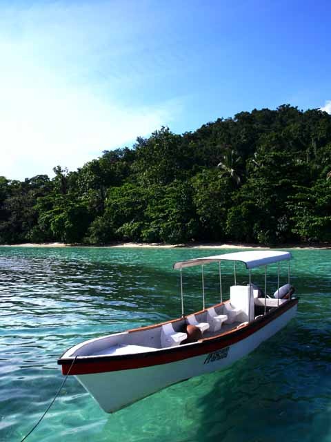 Bersantai di Raja Ampat Dive Resort