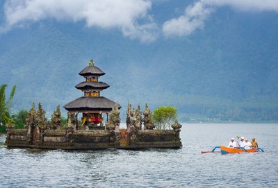 Pura dan Masyarakat Bali