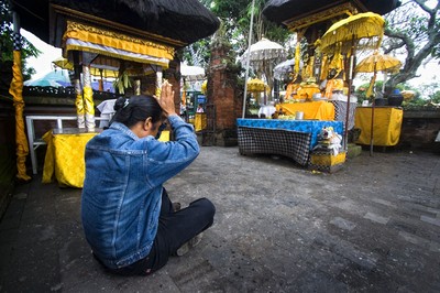 Sembah Selamatan di Pura Rambut Siwi