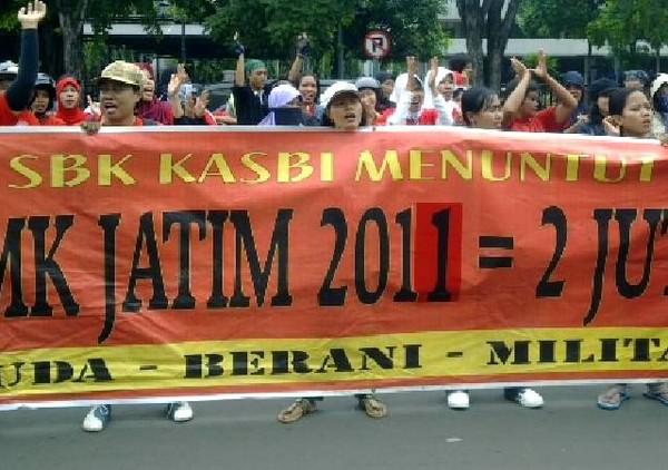 Ribuan Buruh Tuntut Upah Layak
